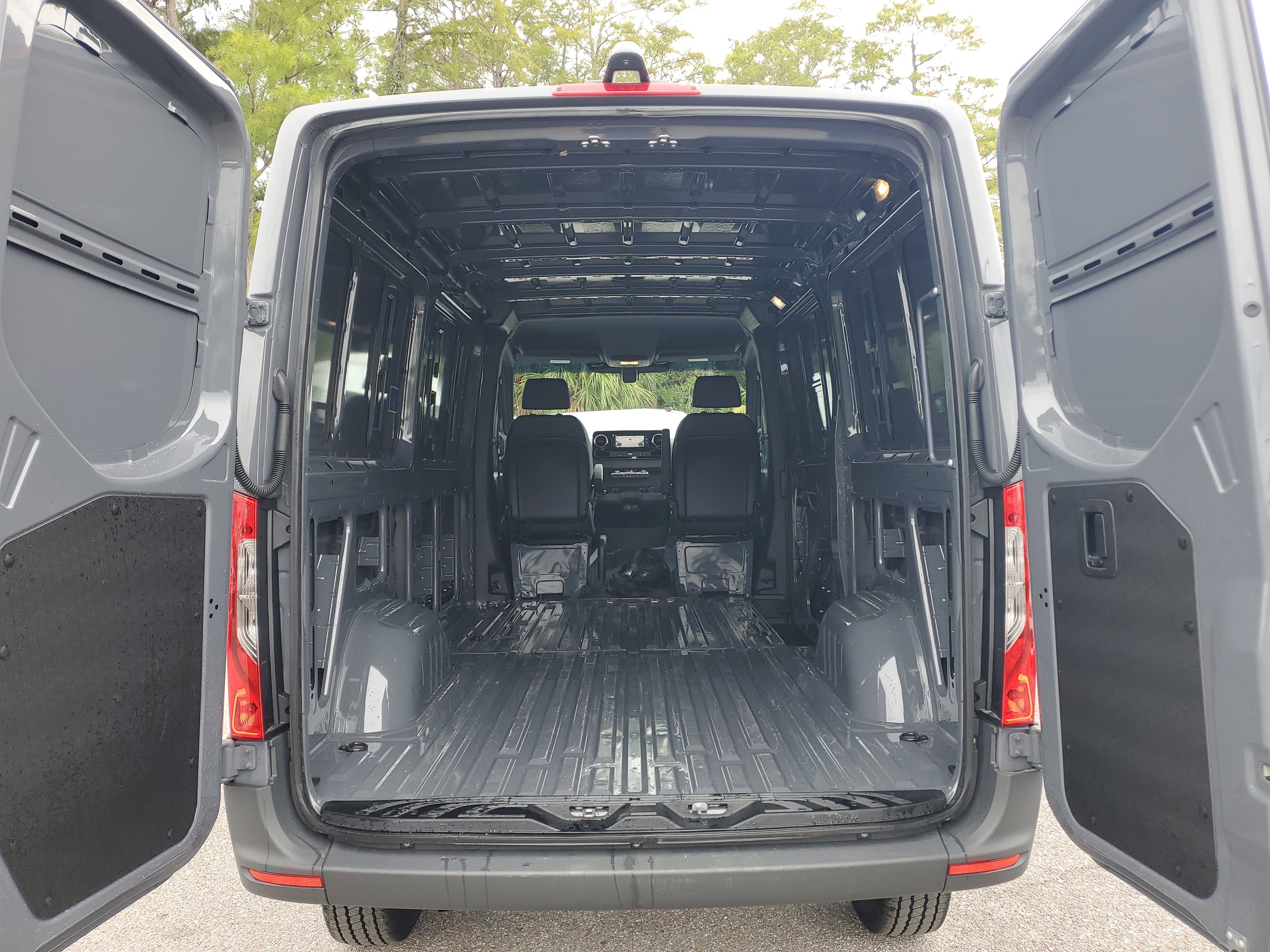 Used 2025 Mercedes-Benz Sprinter 2500 image 9