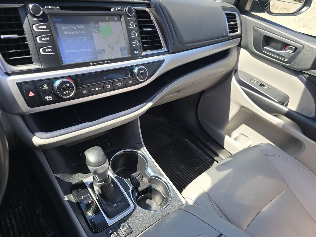 Used 2019 Toyota Highlander XLE AWD/4WD image 30