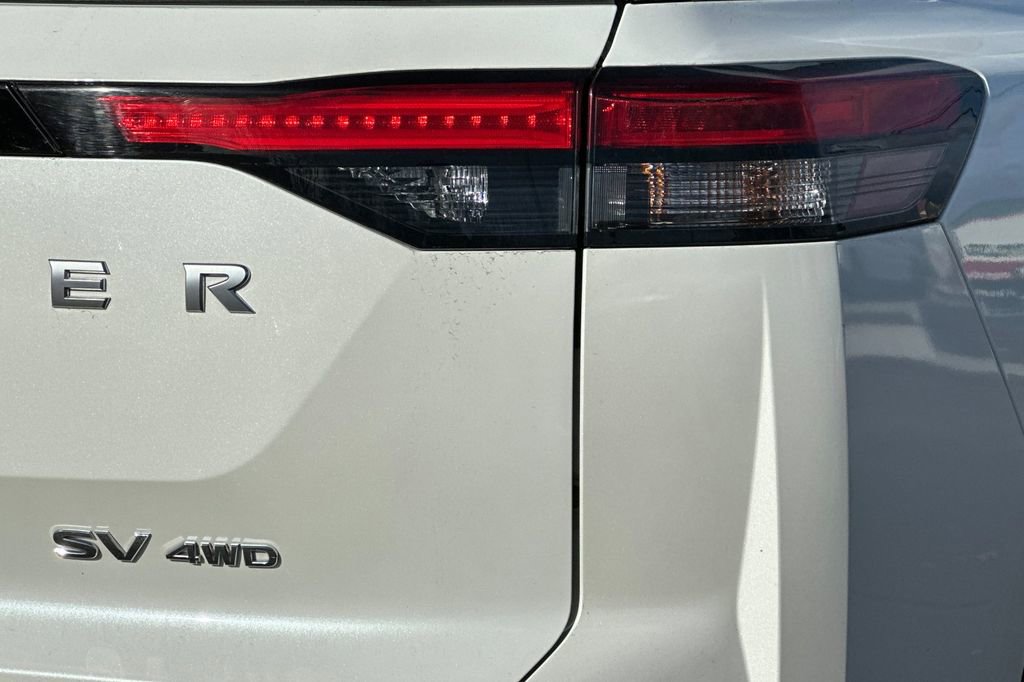 Used 2024 Nissan Pathfinder SV AWD/4WD image 26