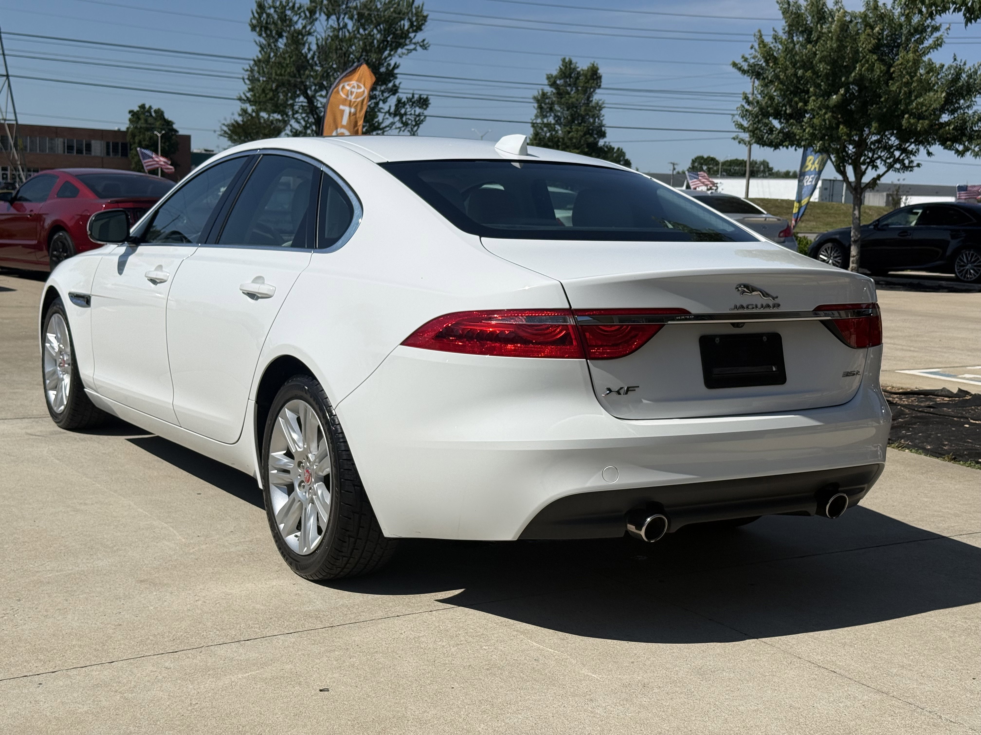 Used 2017 Jaguar XF Premium RWD image 5
