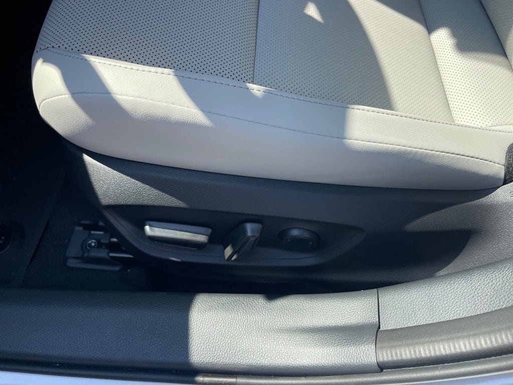 New 2026 Toyota Prius XLE FWD image 8