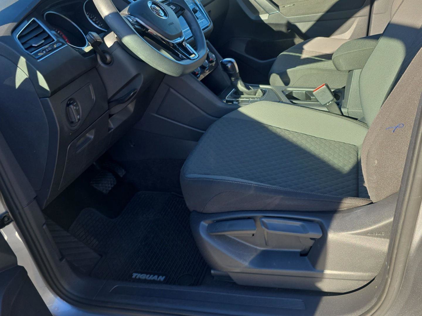 Used 2020 Volkswagen Tiguan S image 14