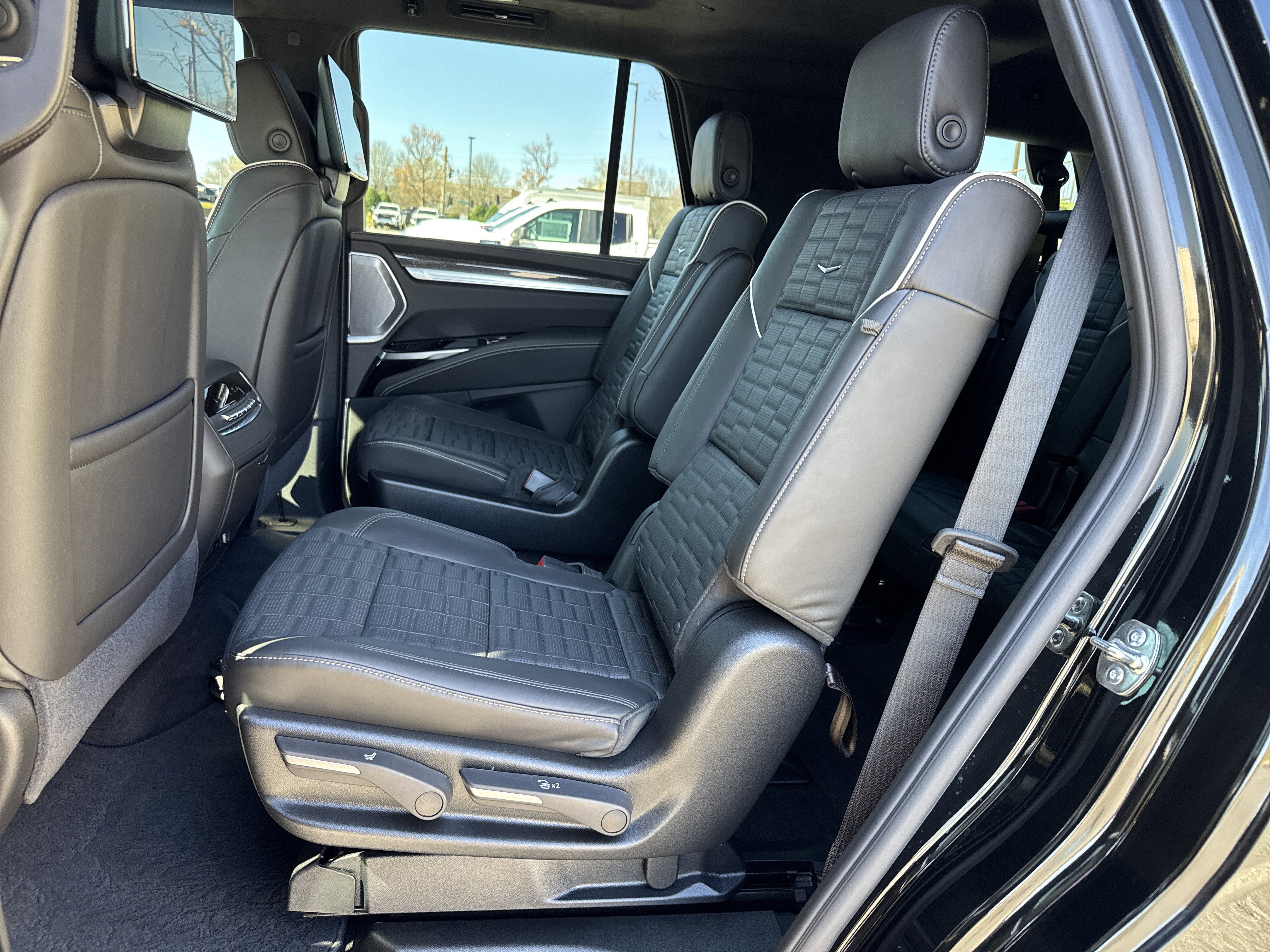 Used 2026 Cadillac Escalade V image 34