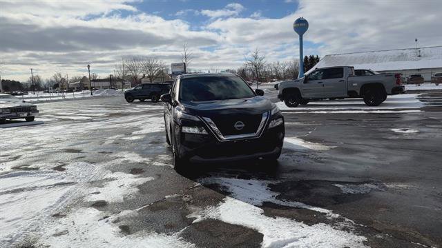 Used 2023 Nissan Rogue SV image 9