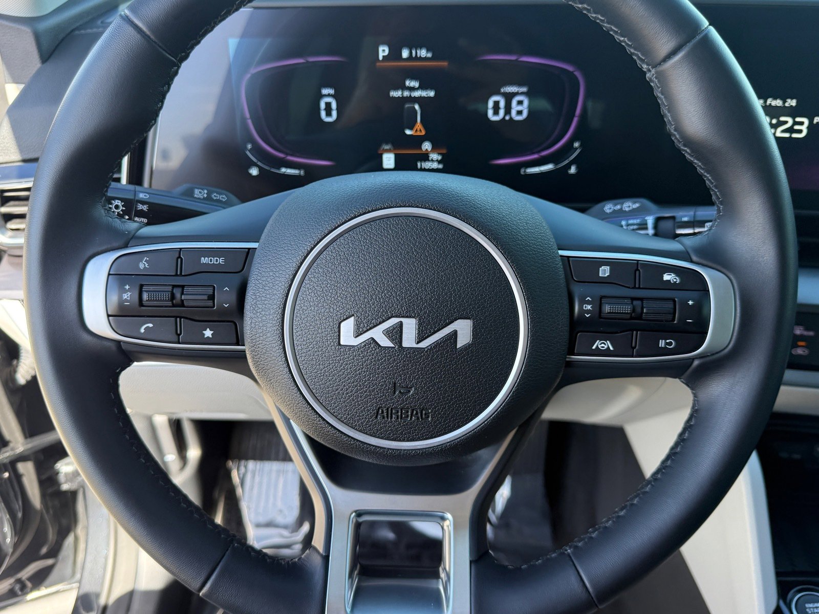 Used 2025 Kia Sportage EX image 13