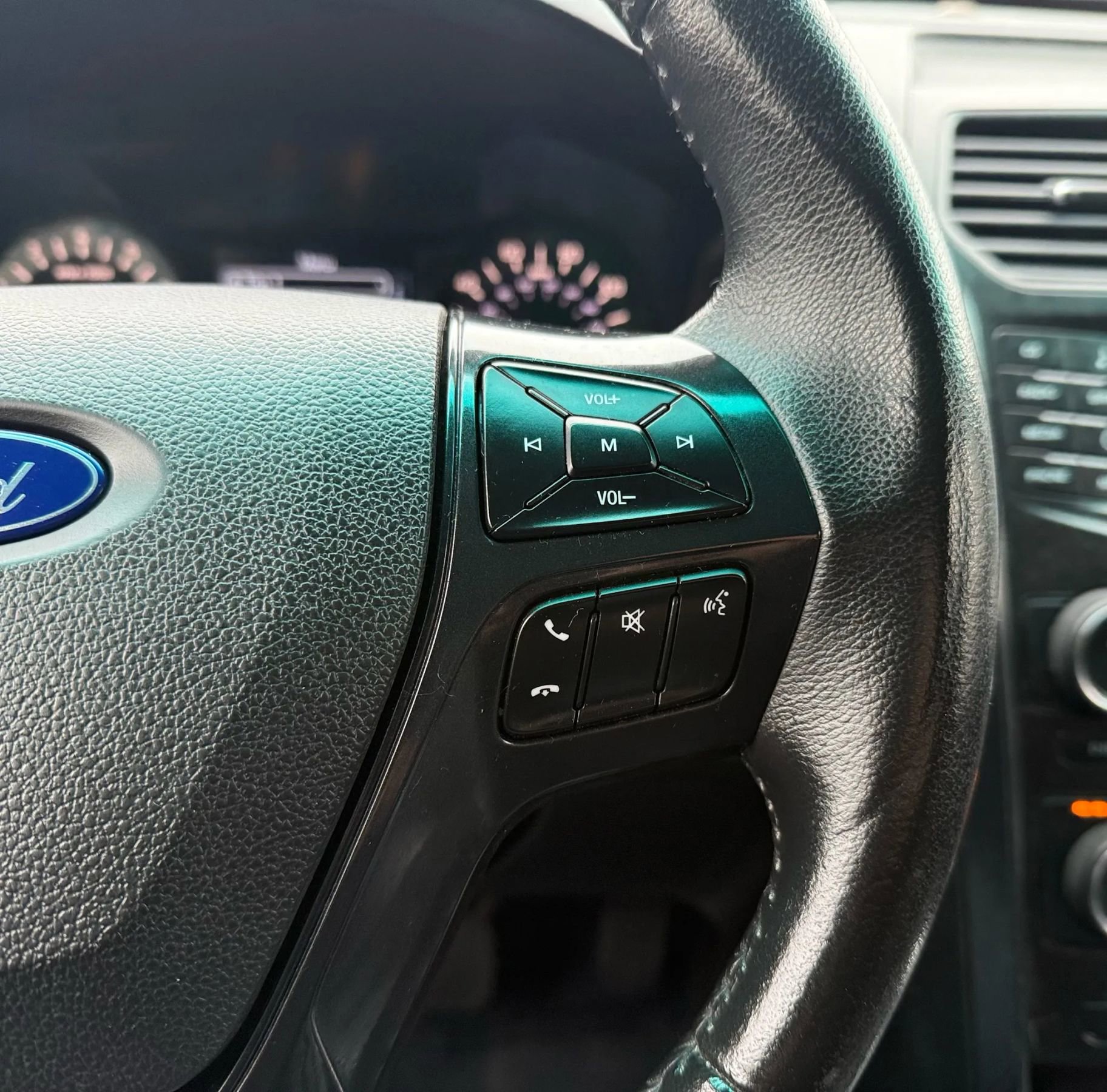 Used 2016 Ford Explorer XLT image 14