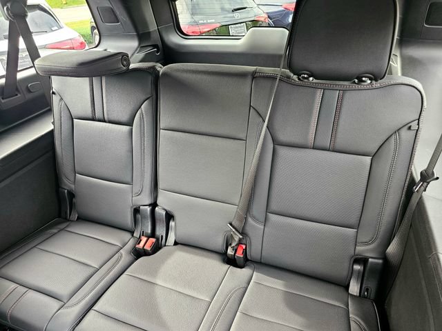 Used 2025 Chevrolet Suburban RST w/ RST Capability Package AWD/4WD image 27