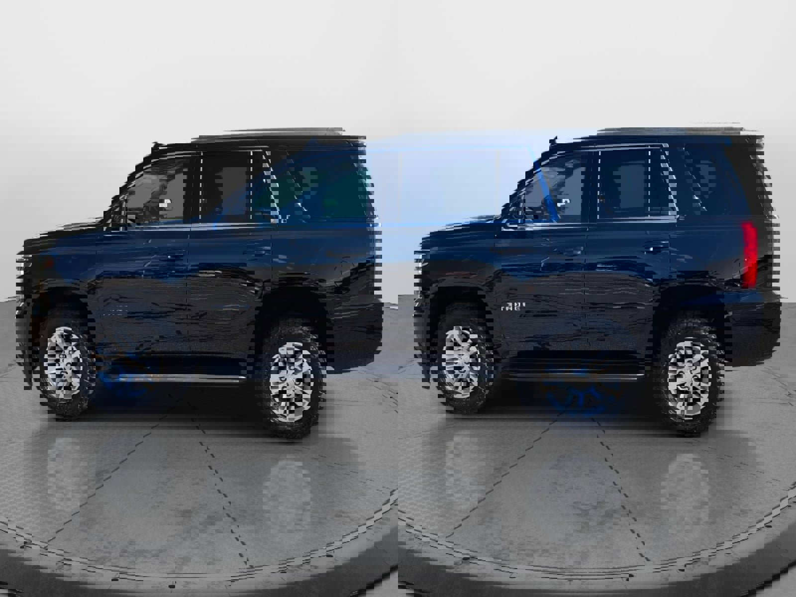 Used 2019 Chevrolet Tahoe LT image 2