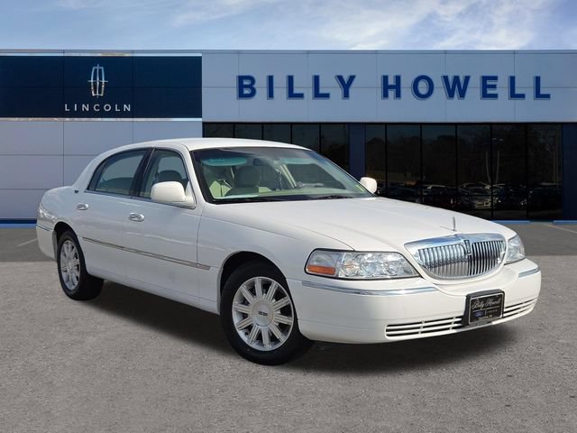 Used 2008 Lincoln Town Car Signature Limited RWD image 1