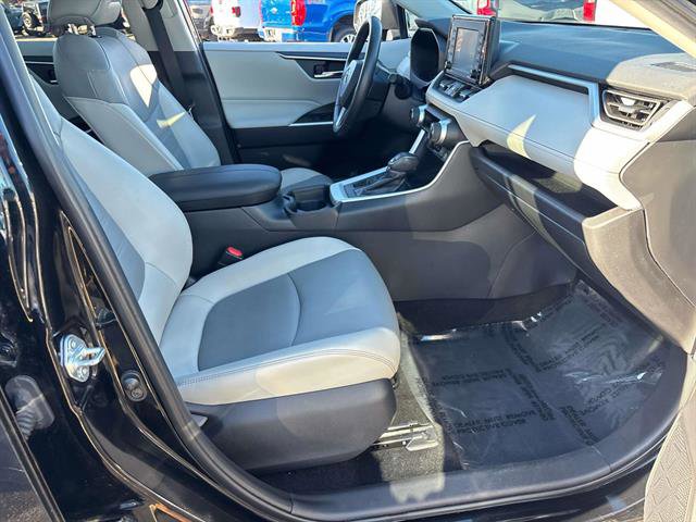 Used 2020 Toyota RAV4 XLE Premium image 13