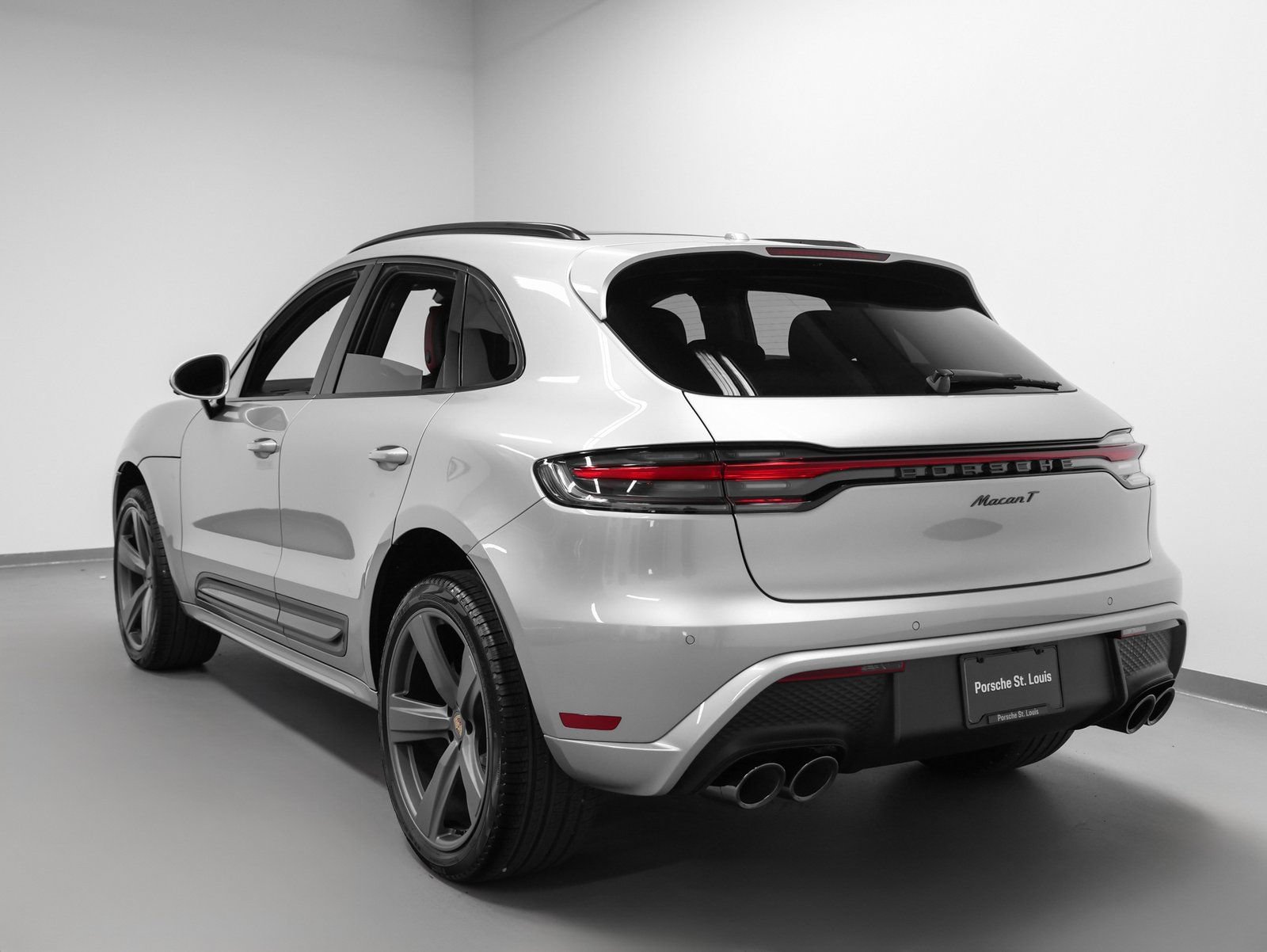 Certified 2026 Porsche Macan Turbo AWD/4WD image 3