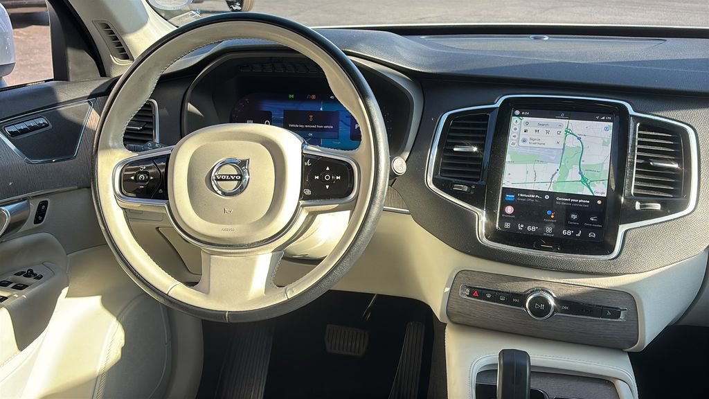 Used 2023 Volvo XC90 B6 Plus image 7