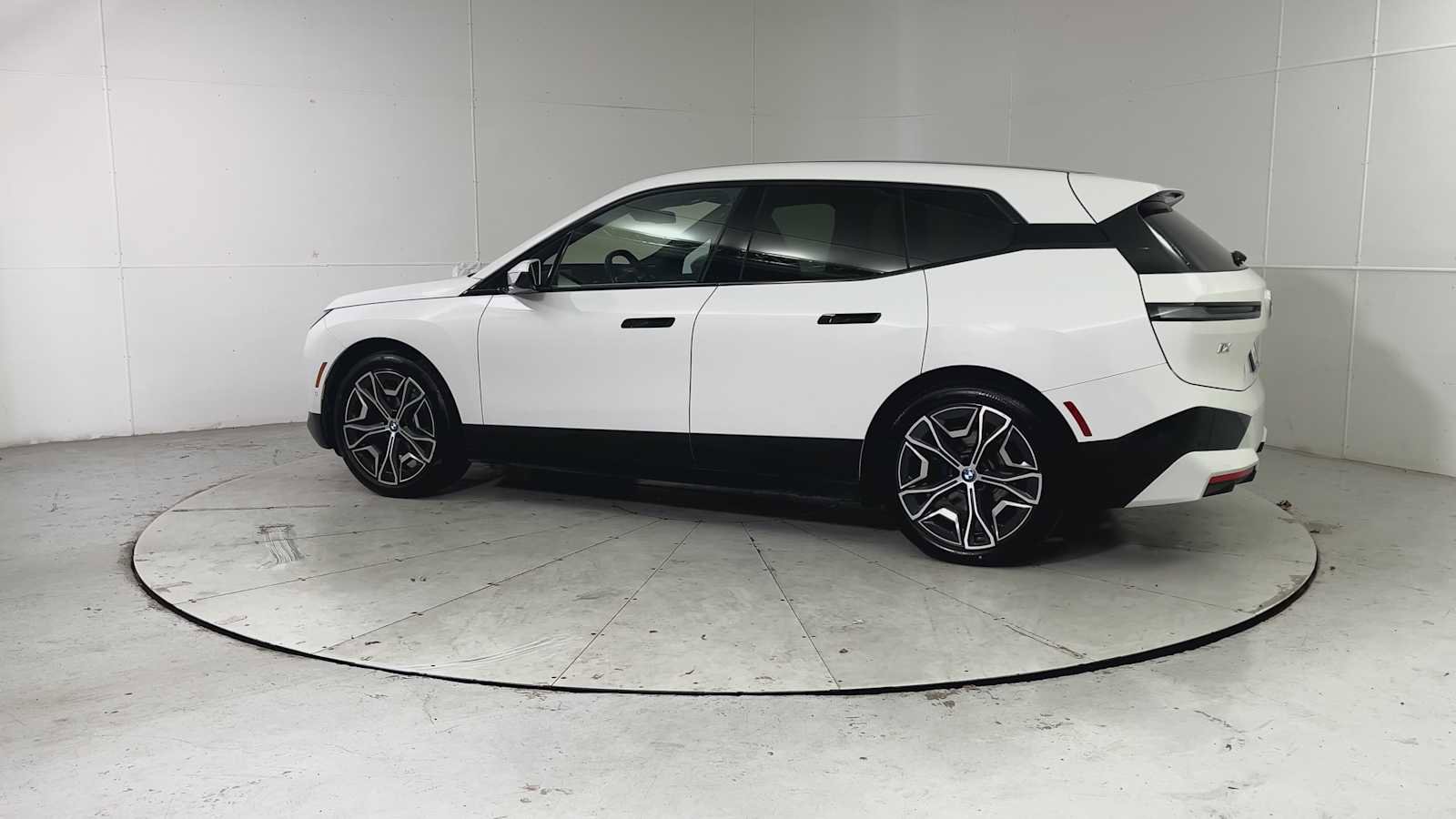 Certified 2023 BMW iX xDrive50 w/ Premium Package image 4