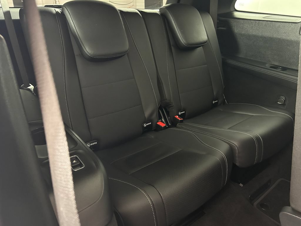Used 2025 Mercedes-Benz GLS 450 4MATIC image 28