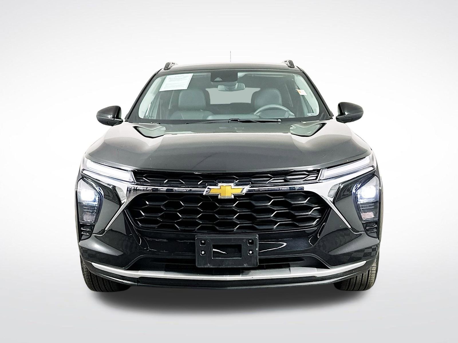 Used 2025 Chevrolet Trax LT image 2