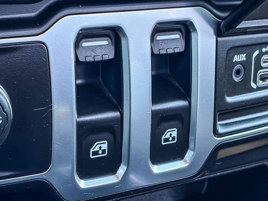Used 2025 Jeep Wrangler Sport AWD/4WD image 27