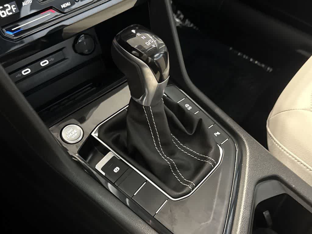 New 2025 Volkswagen Taos SE FWD image 21