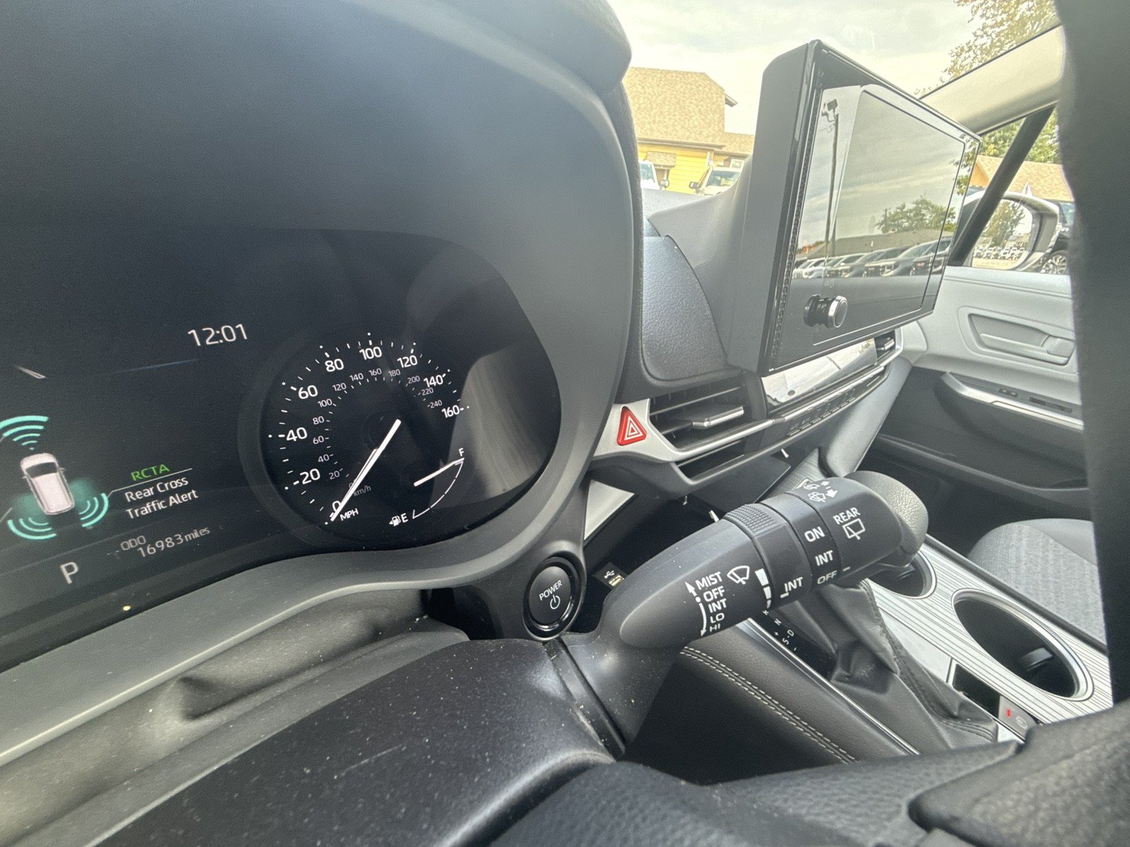 Used 2025 Toyota Sienna LE FWD image 21