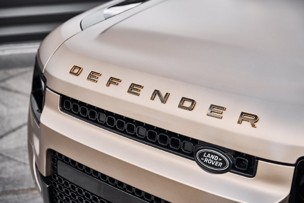 Used 2025 Land Rover Defender 110 AWD/4WD image 7