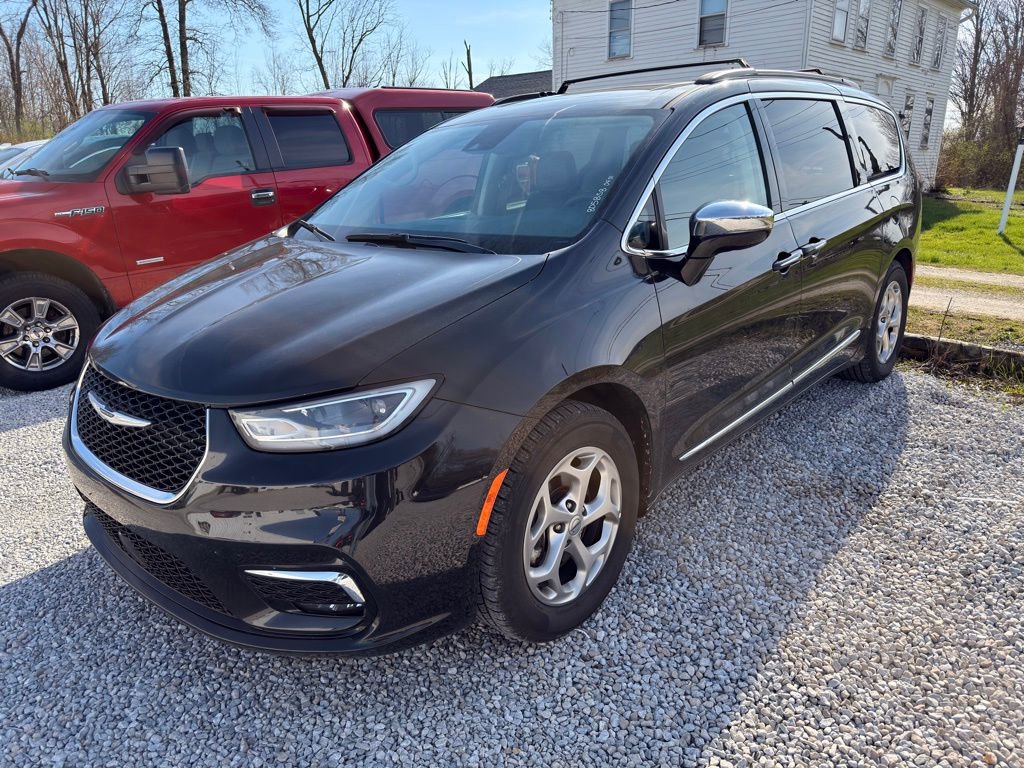 Used 2023 Chrysler Pacifica Limited image 13