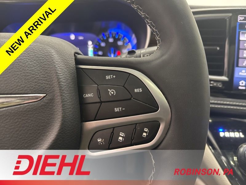 Used 2023 Chrysler Pacifica Limited w/ Uconnect Theater Family Group image 29