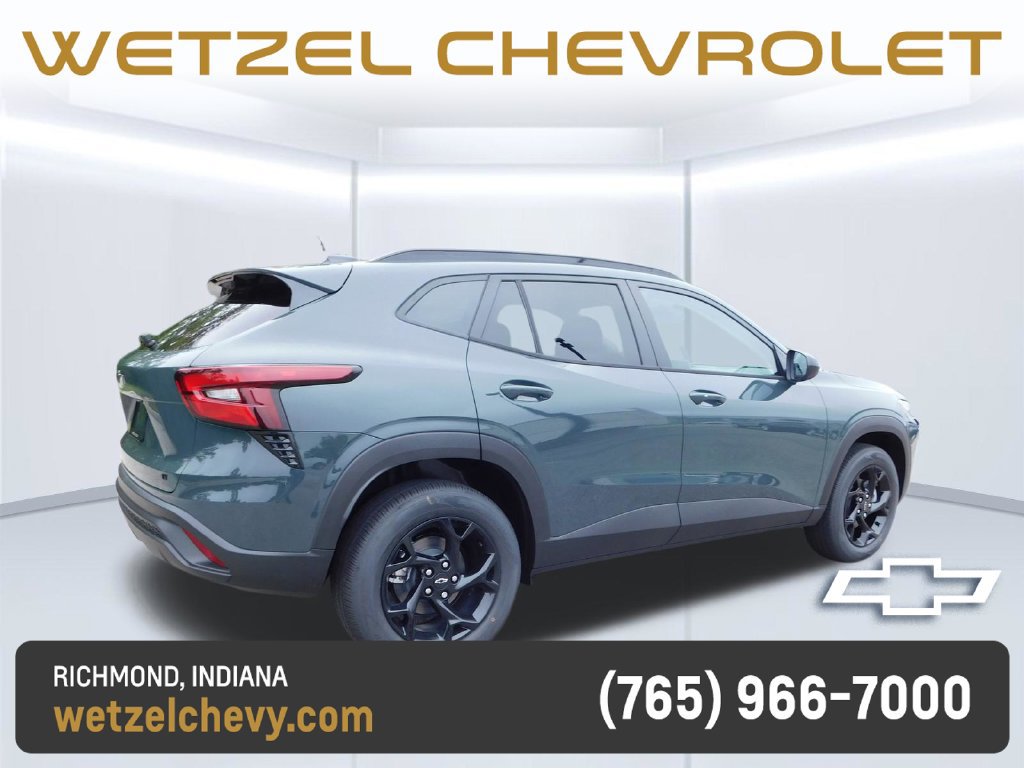 New 2026 Chevrolet Trax LT w/ Midnight Edition FWD image 3