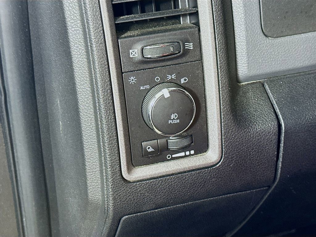 Used 2016 RAM 1500 Express RWD image 21