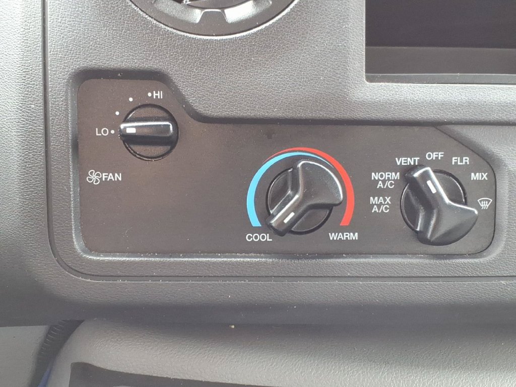 Used 2022 Ford E-450 and Econoline 450 Super Duty w/ Power Windows & Locks Group RWD image 17
