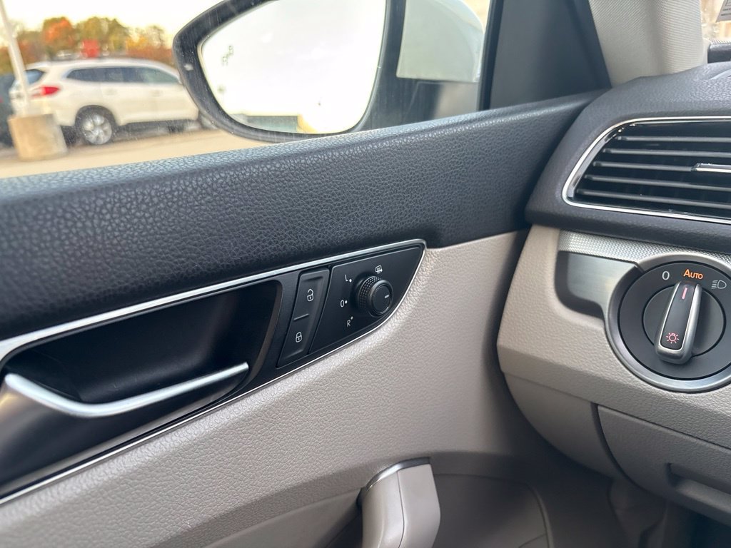 Used 2018 Volkswagen Passat 2.0T R-Line FWD image 25