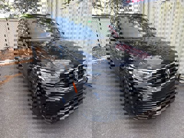 Certified 2023 Volkswagen Tiguan SE R-Line image 1