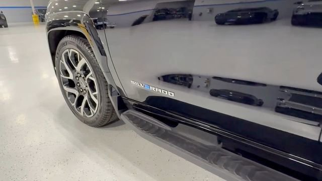 New 2025 Chevrolet Silverado EV RST AWD/4WD image 18