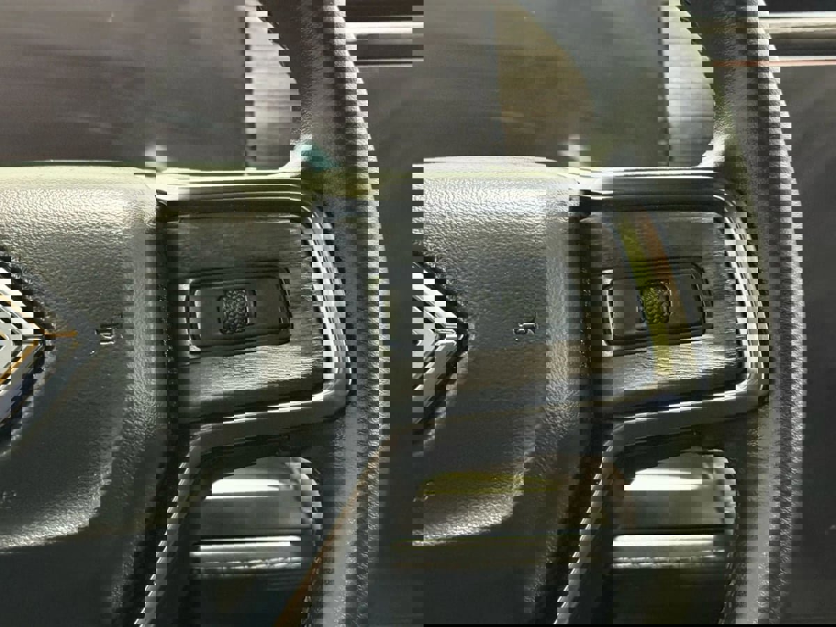 Used 2022 Rivian R1T Adventure image 17