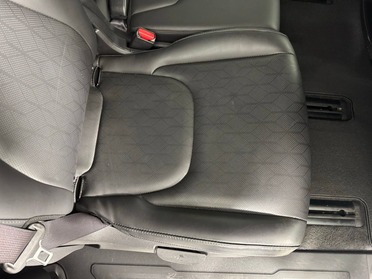 Used 2023 Kia Carnival LX image 35