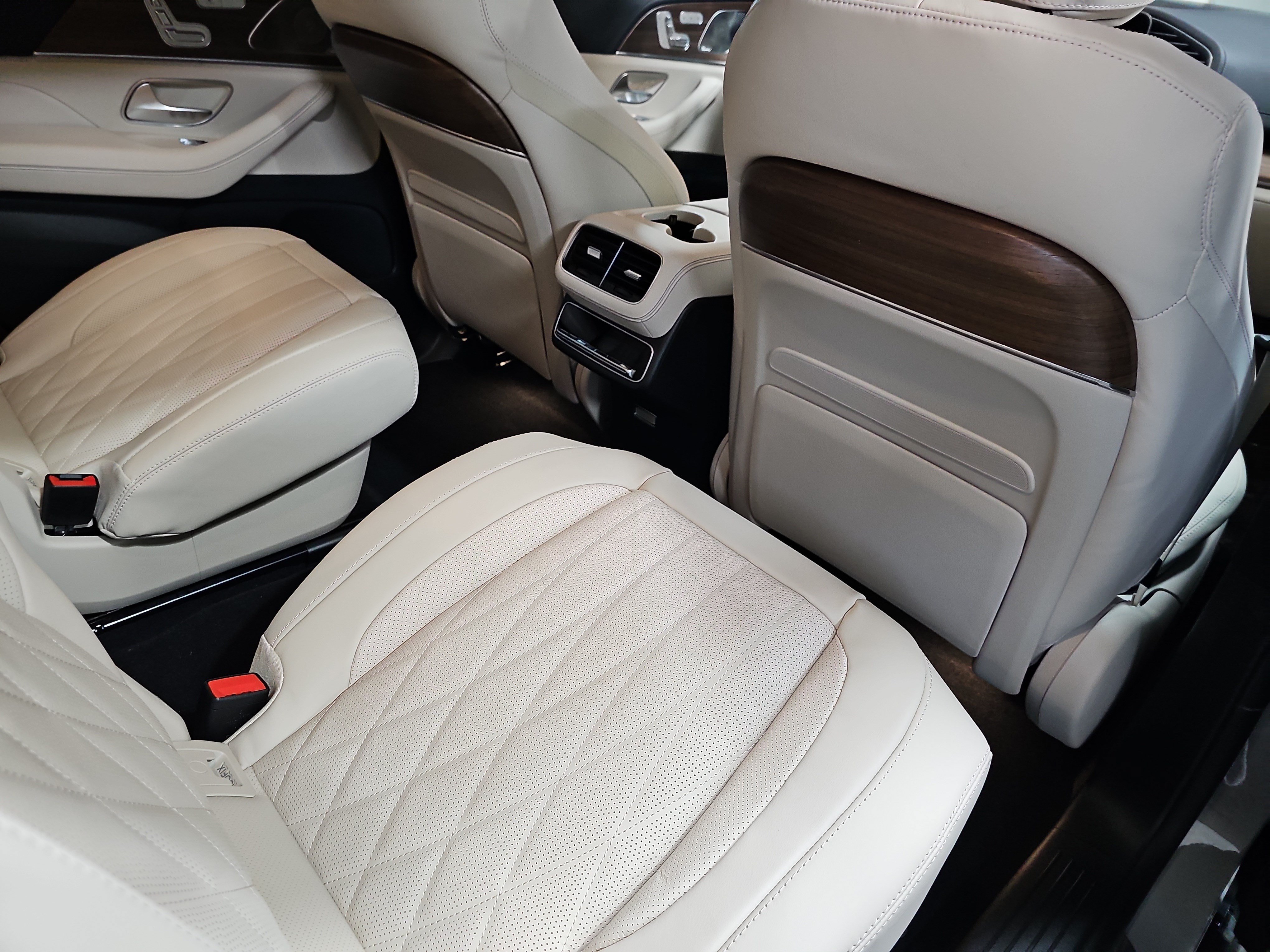 New 2026 Mercedes-Benz GLS 63 AMG 4MATIC image 11