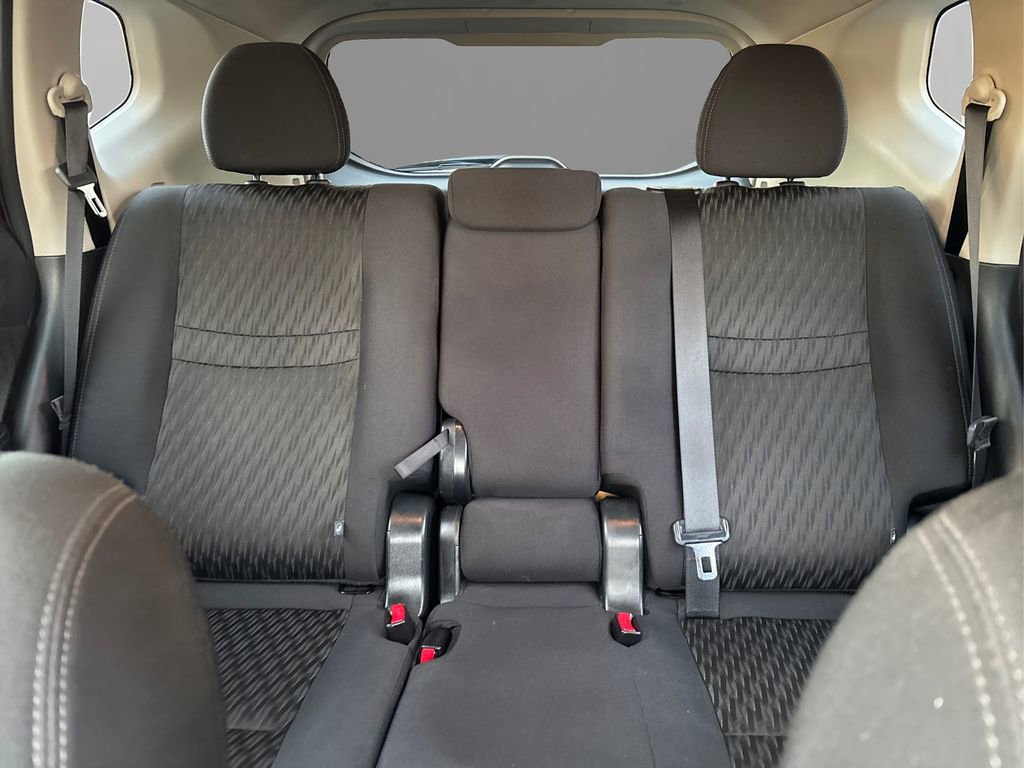 Used 2019 Nissan Rogue SV image 19