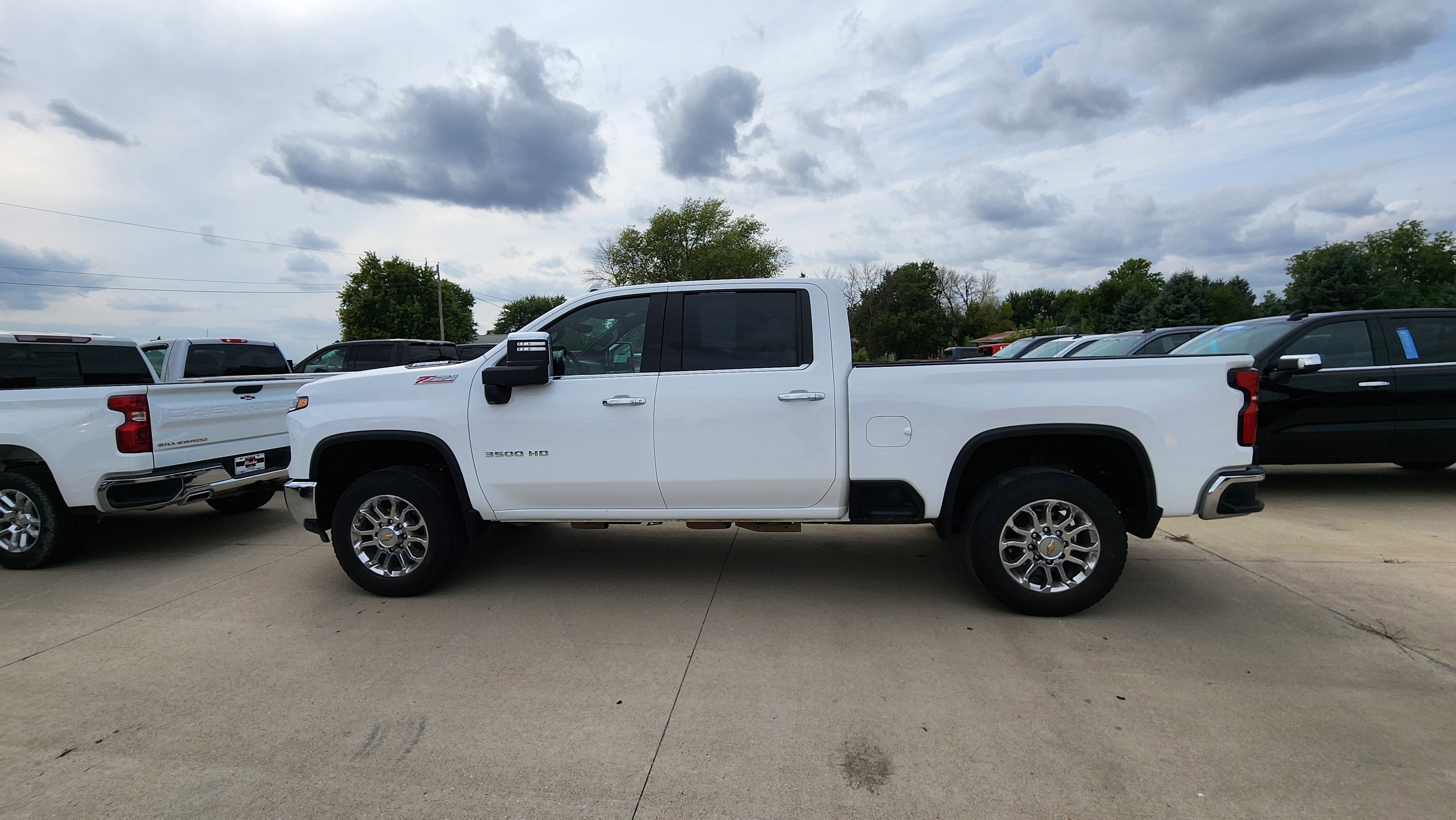 Certified 2025 Chevrolet Silverado 3500 LTZ w/ LTZ Premium Package image 7