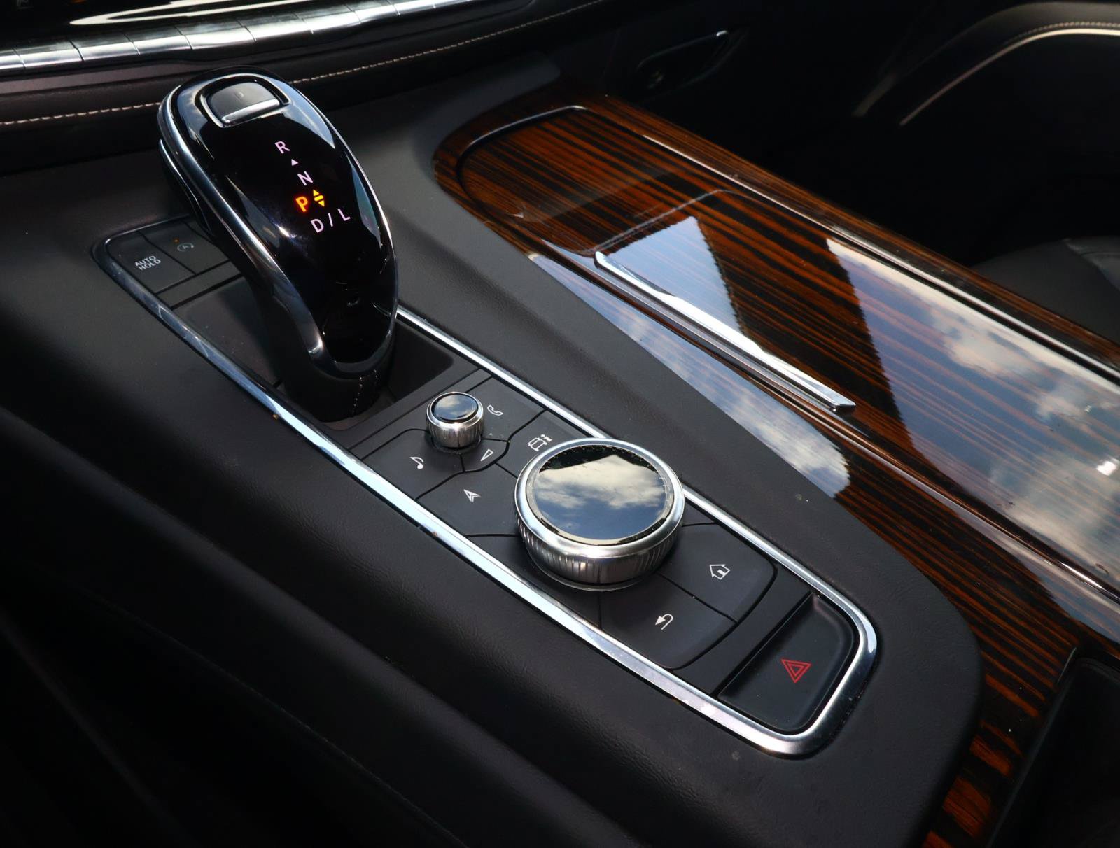 Used 2023 Cadillac Escalade Premium Luxury AWD/4WD image 30