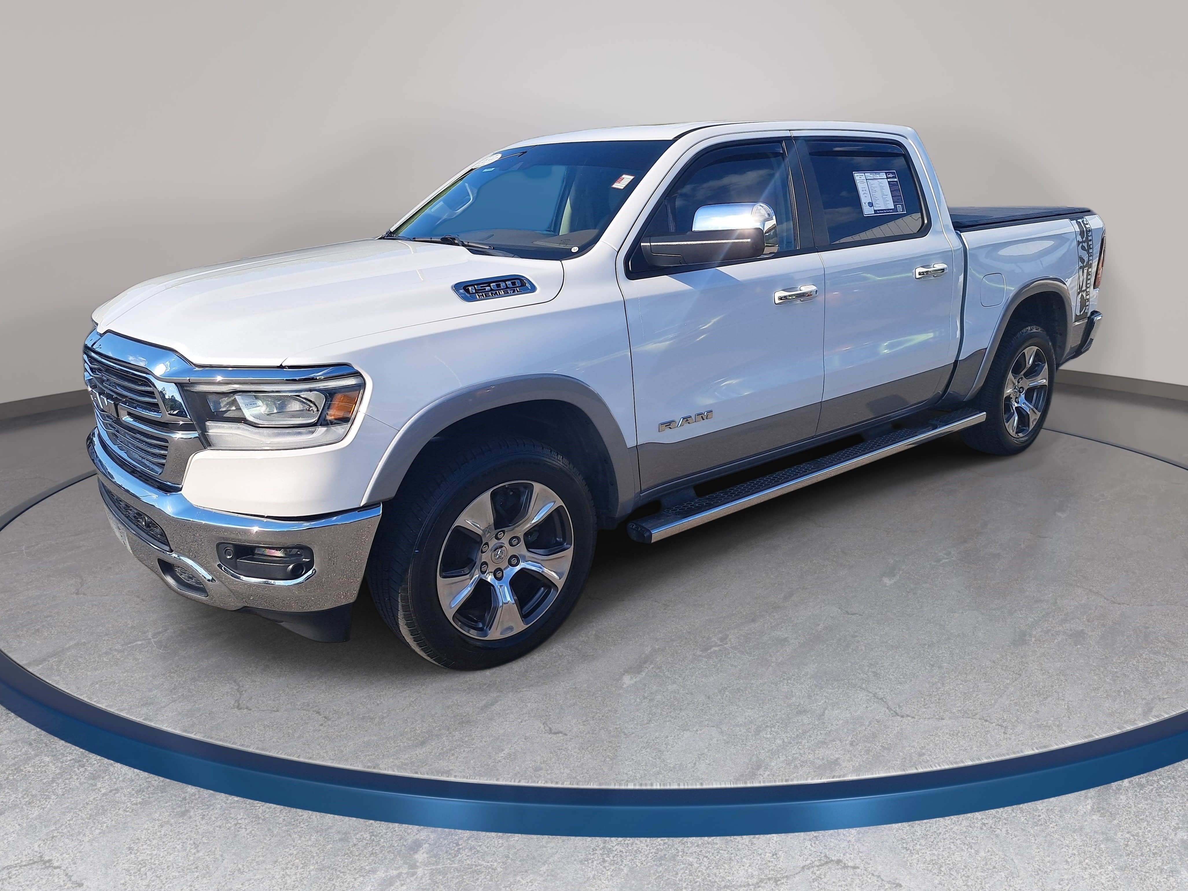 Used 2019 RAM 1500 Laramie AWD/4WD image 1