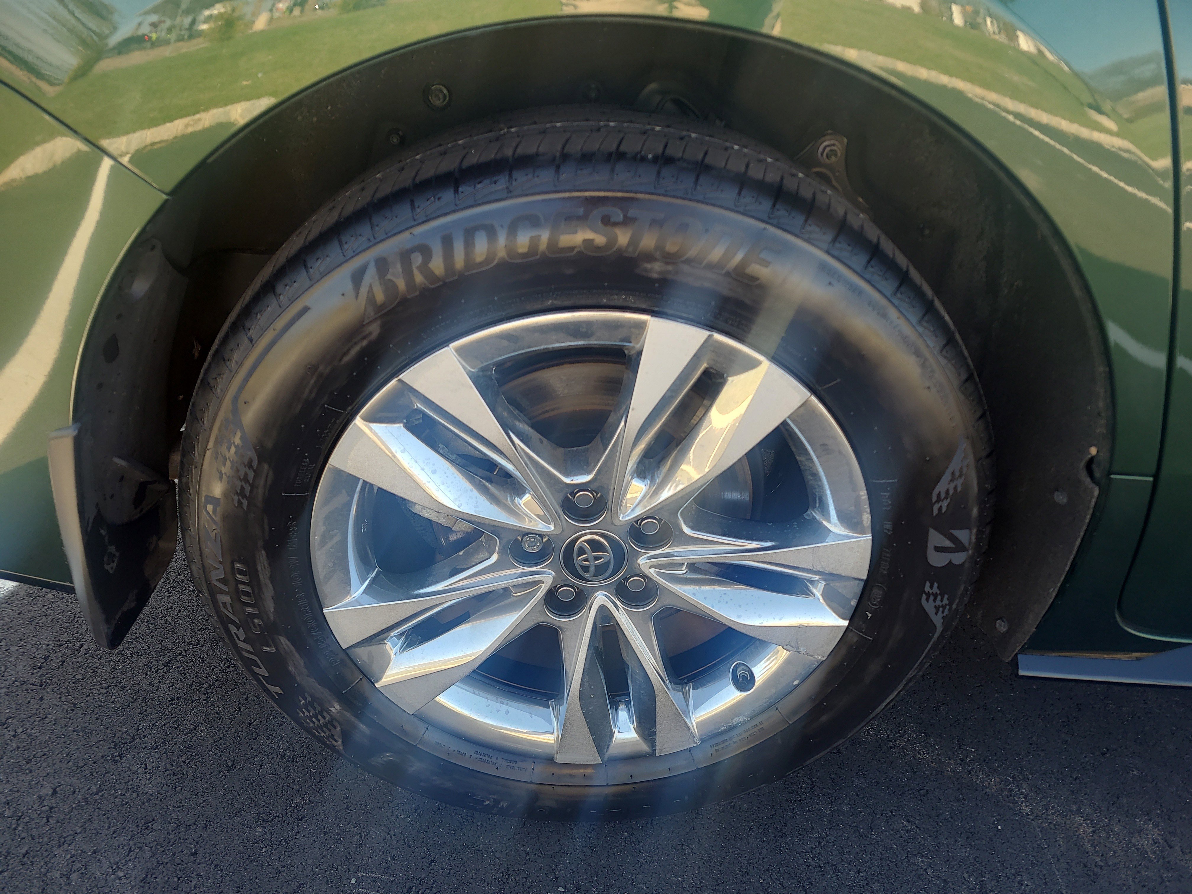 Used 2025 Toyota Sienna Limited image 12