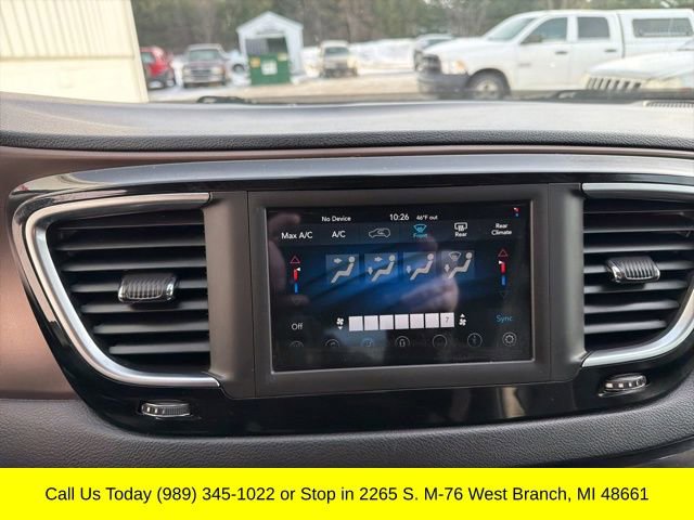 Used 2020 Chrysler Voyager Lxi image 16