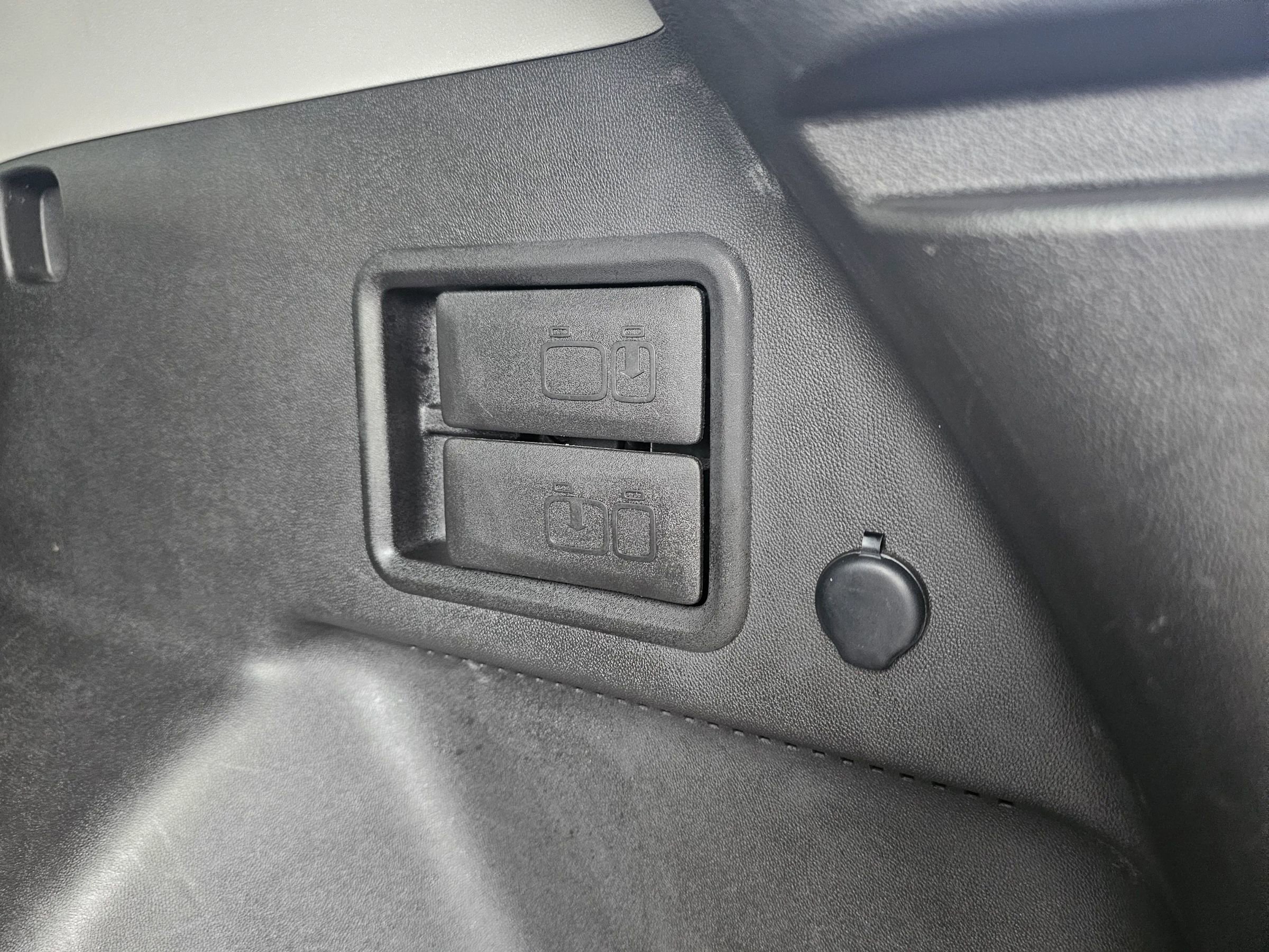 Used 2023 GMC Terrain SLT w/ Infotainment Package II image 37