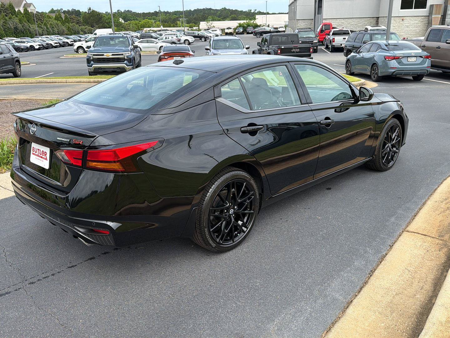 New 2026 Nissan Altima 2.5 SR w/ SR Midnight Edition Package FWD image 6