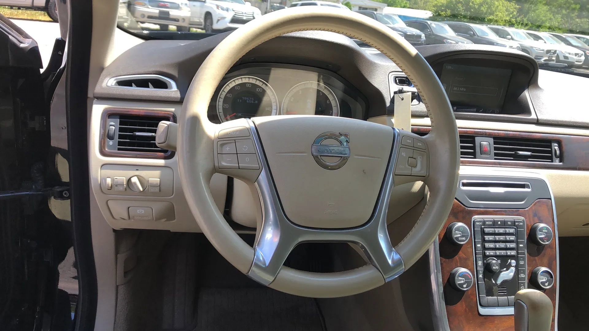 Used 2012 Volvo XC70 3.2 image 22