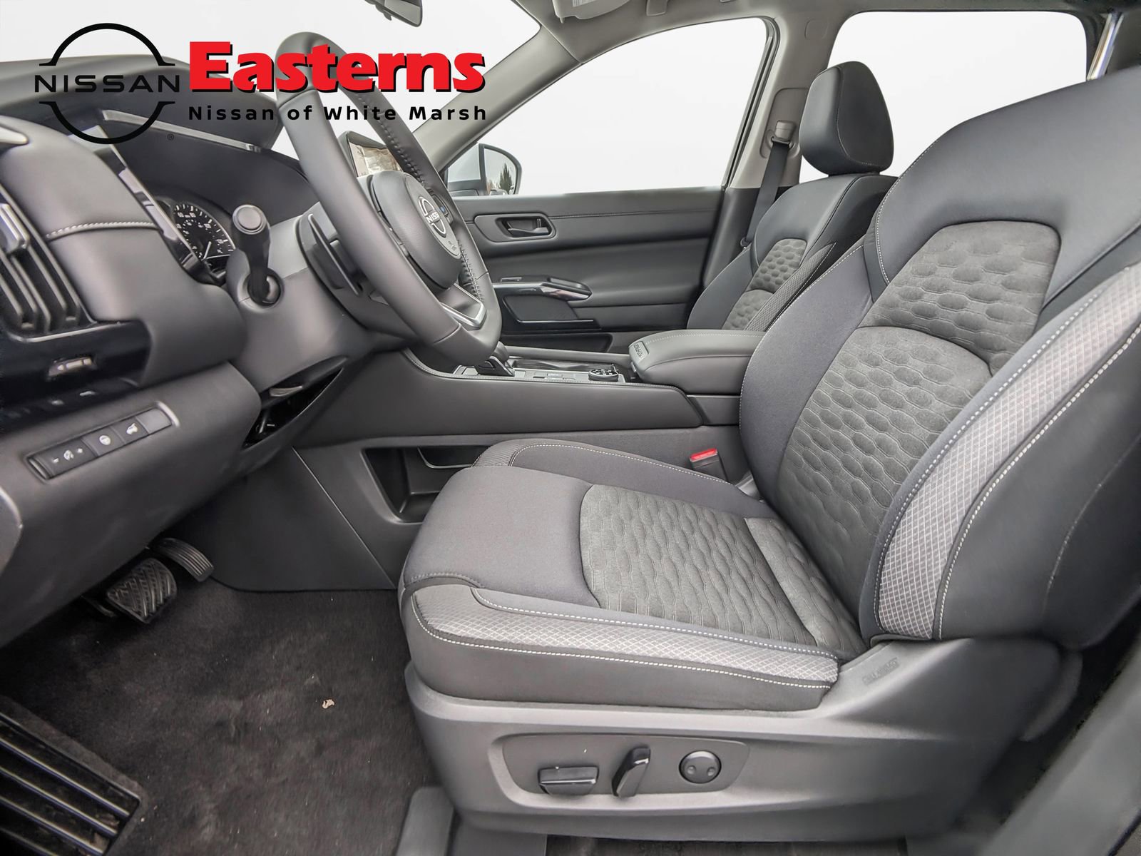 New 2025 Nissan Pathfinder SV w/ SV Premium Package image 17