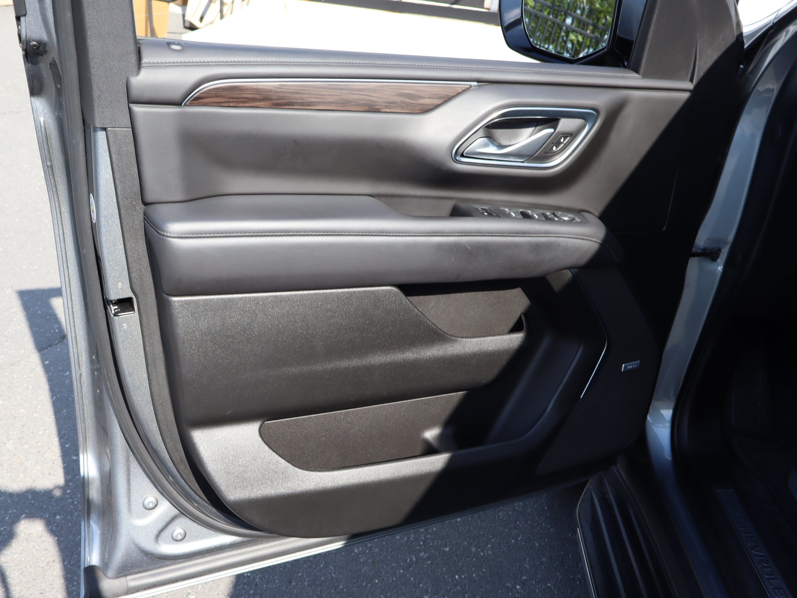 Used 2022 Chevrolet Tahoe LT w/ LT Signature Package AWD/4WD image 18