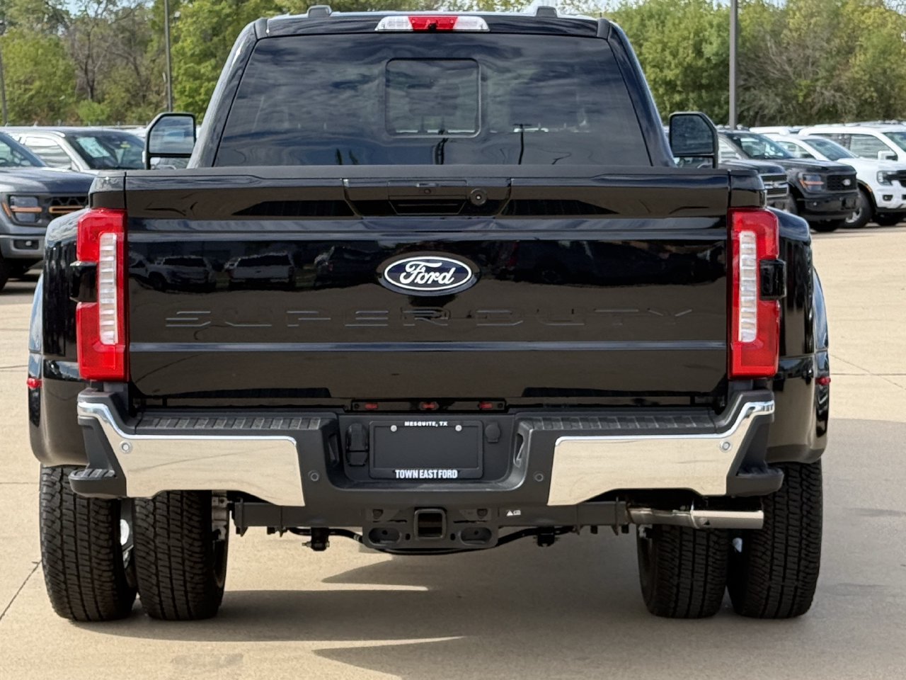 New 2027 Ford F350 Lariat w/ Lariat Premium Package AWD/4WD image 6