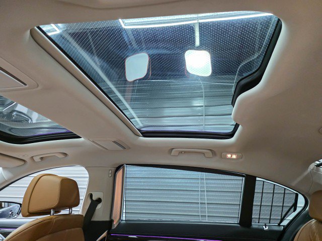 Used 2022 BMW 740i xDrive w/ Premium Package AWD/4WD image 21