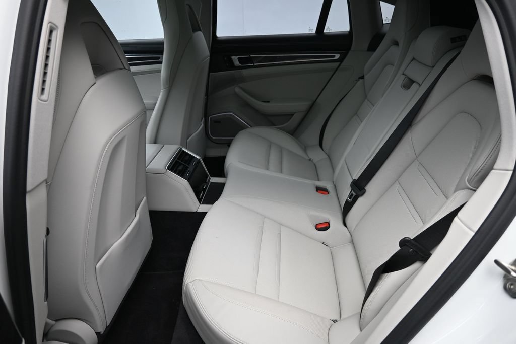 Certified 2023 Porsche Panamera Platinum Edition RWD image 7
