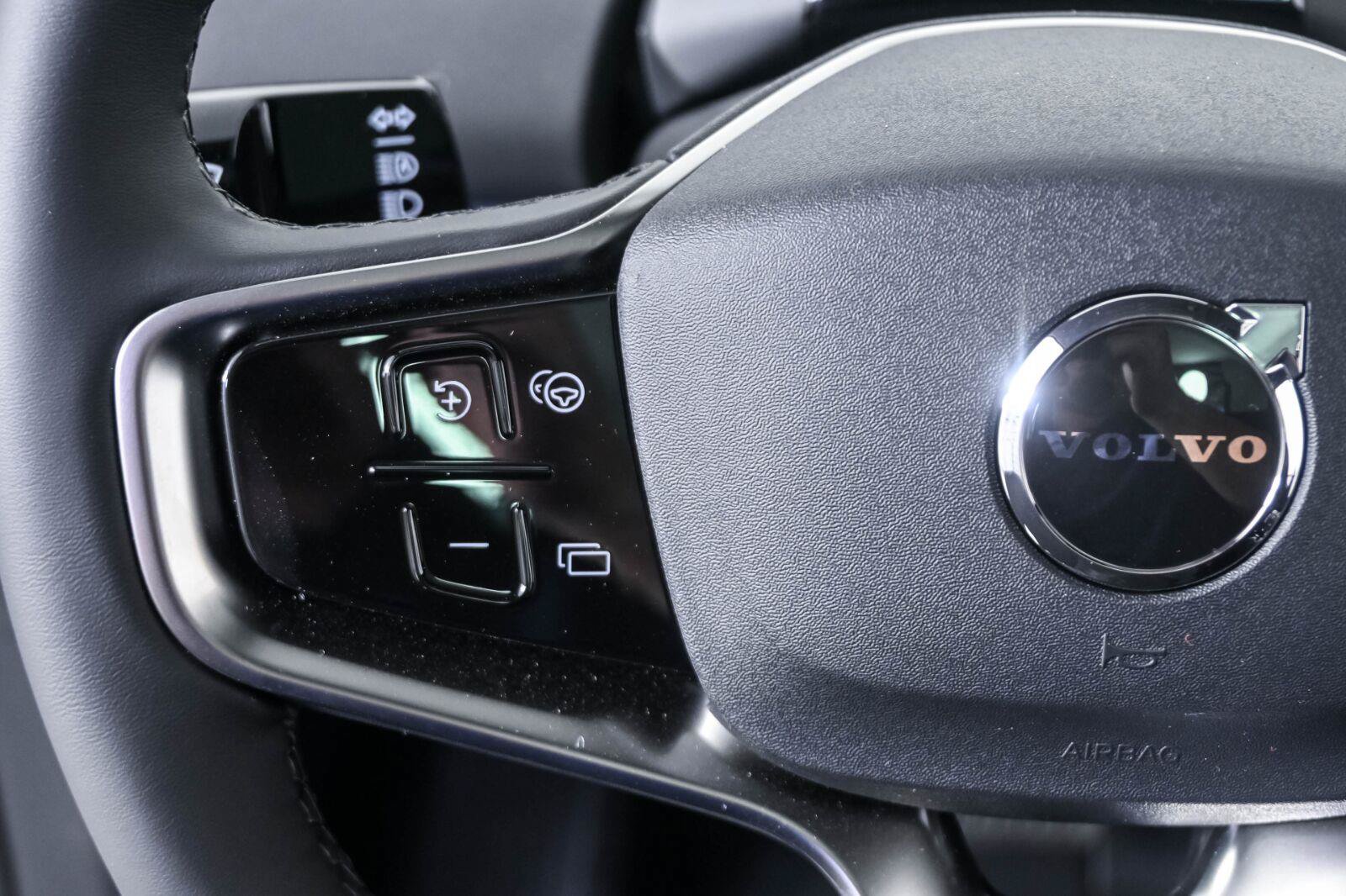 New 2026 Volvo EX30 Plus w/ Protection Package Premier AWD/4WD image 9