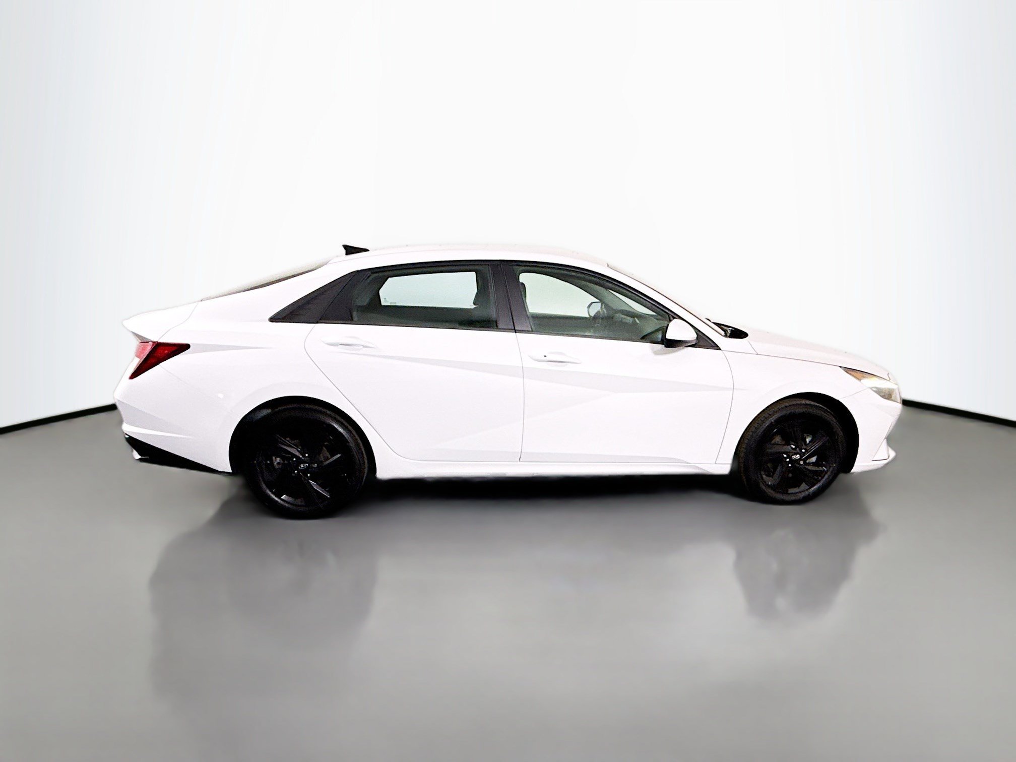 Used 2022 Hyundai Elantra SEL w/ Convenience Package FWD image 11